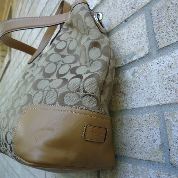 COACH Hadley Signature Duffle Handbag Tote F28981. - Picture 4 of 8